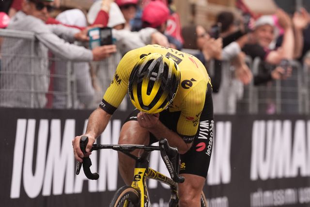 Surpresa no Giro! Simon Yates arrebata camisola rosa na penúltima etapa