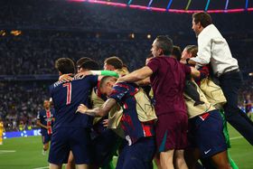 Doué e Vitinha levam parisienses ao título