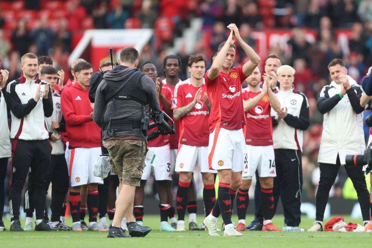 Tricampeão inglês pelo Man. United termina a carreira