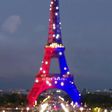 Torre Eiffel iluminada com as cores do PSG