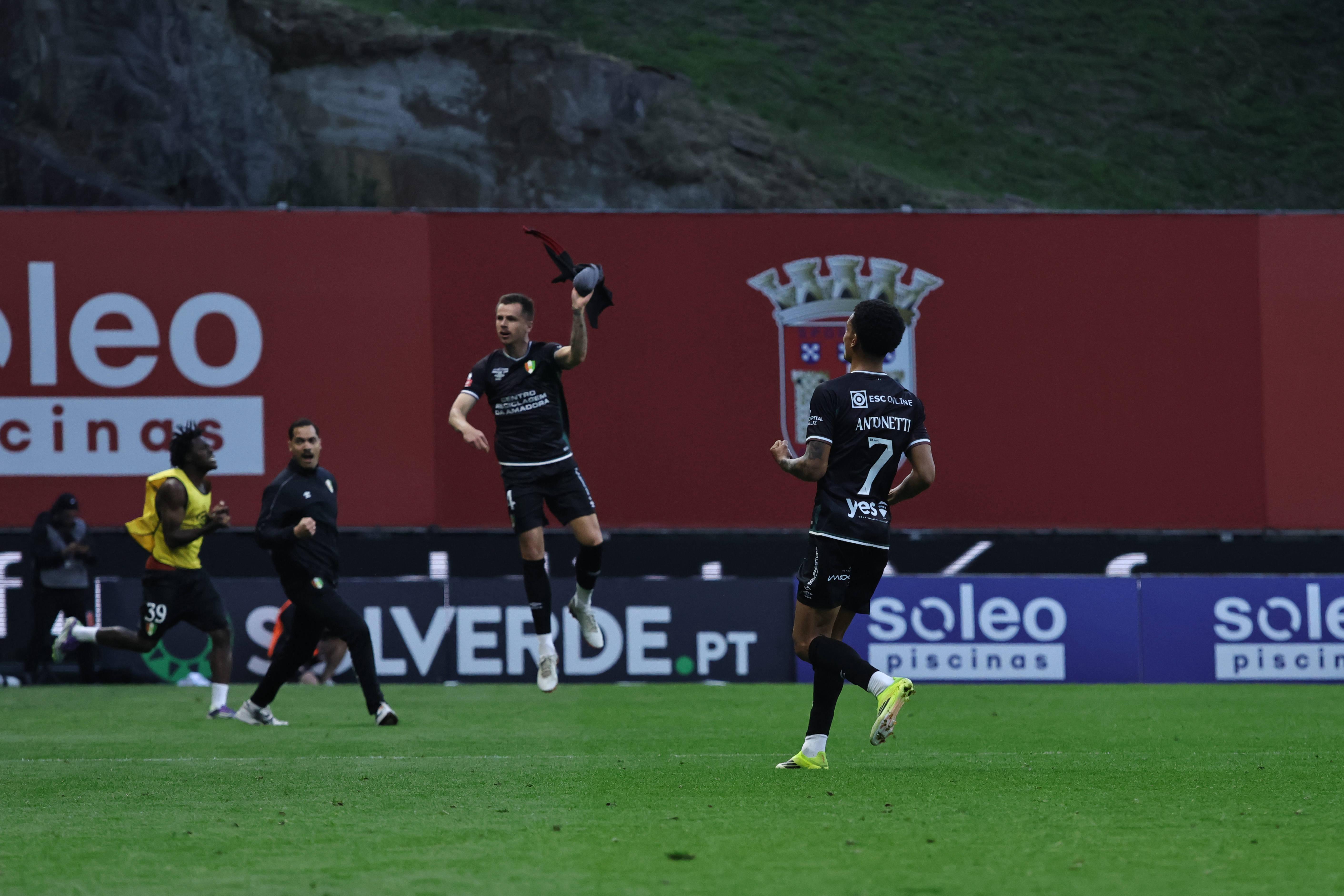 Stefan Lekovic foi o autor dos dois golos diante do SC Braga, empate que garantiu a permanência do Estrela da Amadora na Liga