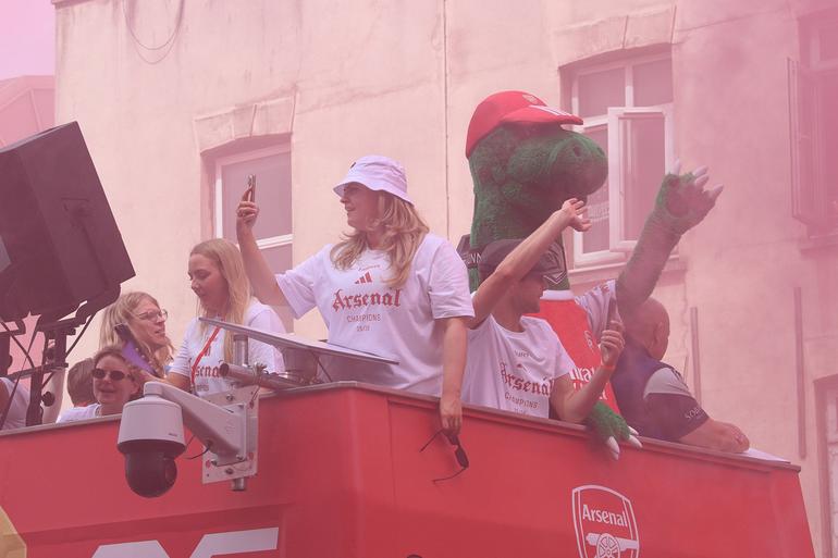Arsenal encheu as ruas do centro de Londres para celebrar a conquista da Premier League 25/26 - foto: Imago