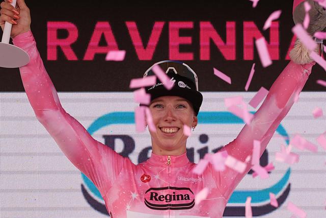 Vencedora da etapa inaugural do Giro é desclassificada por 20 gramas