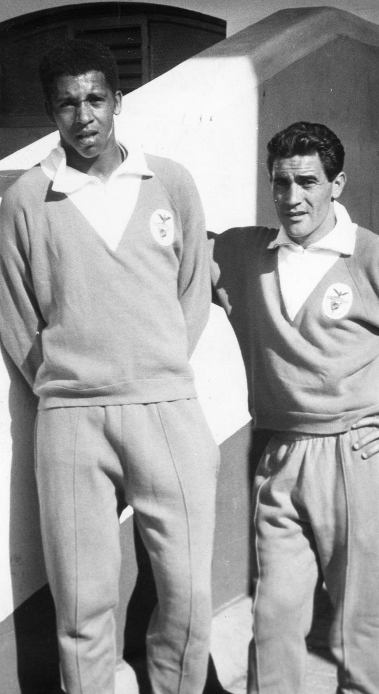 Neto (direita) - Benfica (1960/61 e 1961/62) - Foto: ASF/PRESS PHOTO AGENCY