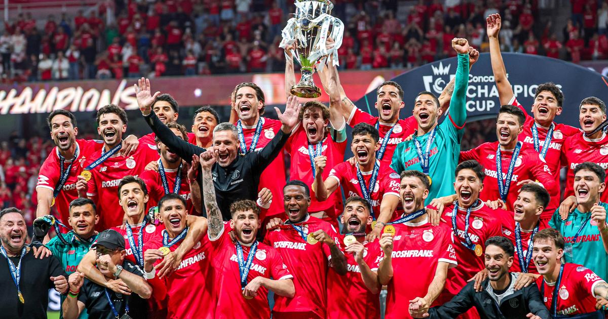 Paulinho vence Champions da CONCACAF com o Toluca e acaba MVP e goleador