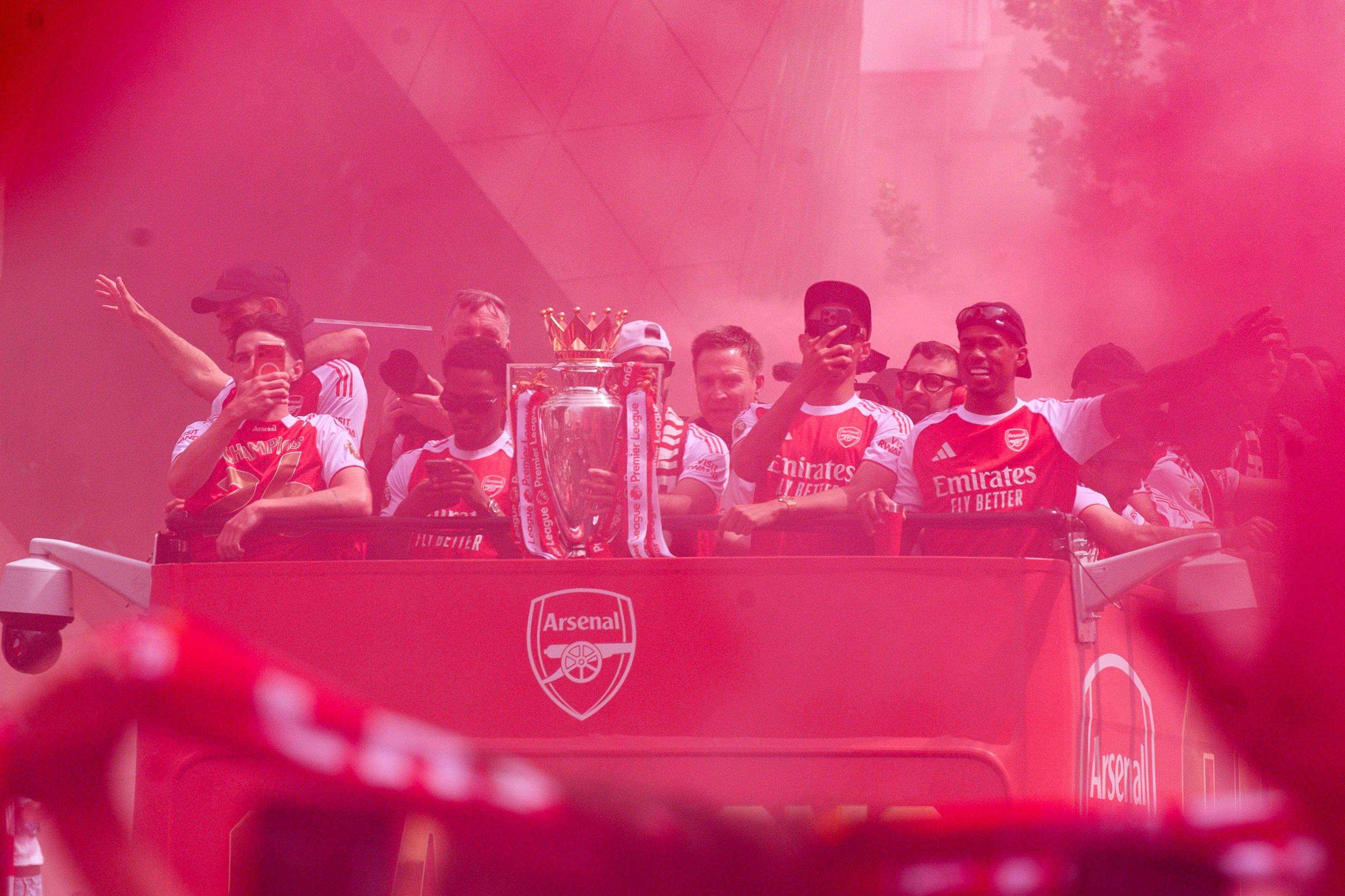 Arsenal encheu as ruas do centro de Londres para celebrar a conquista da Premier League 25/26 - foto: Imago