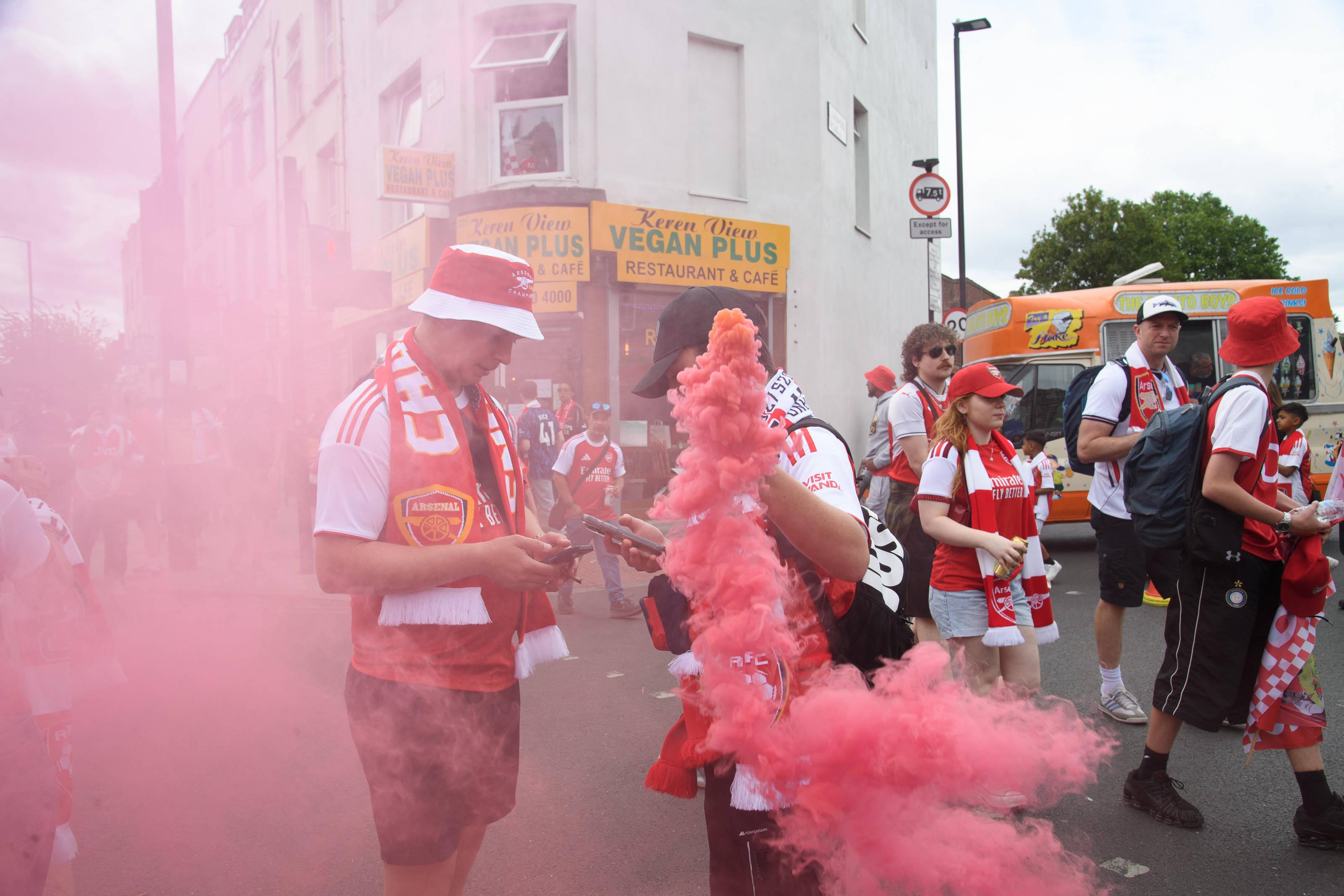 Arsenal encheu as ruas do centro de Londres para celebrar a conquista da Premier League 25/26 - foto: Imago