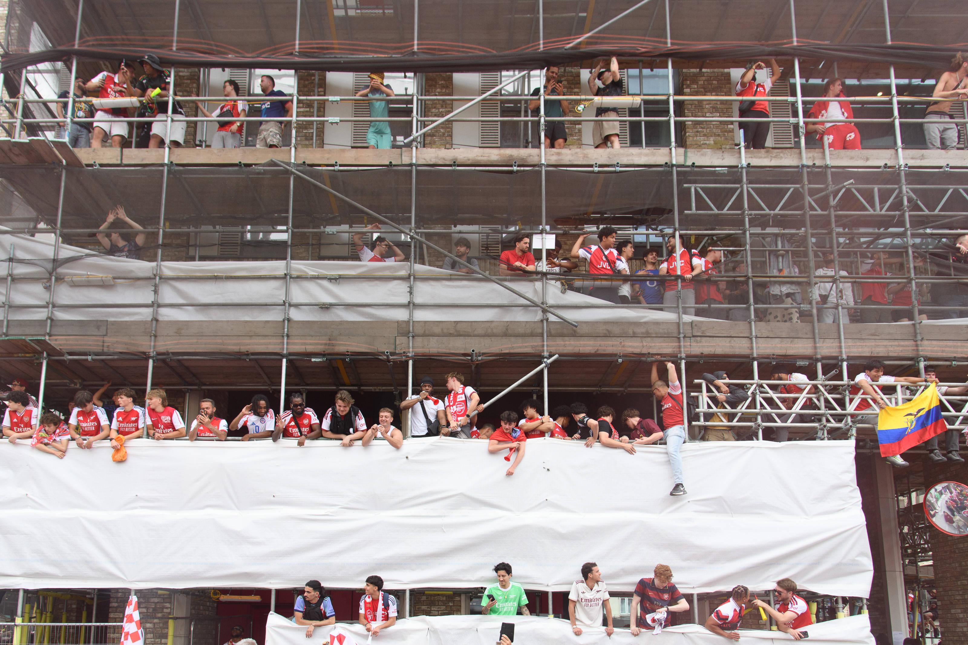 Arsenal encheu as ruas do centro de Londres para celebrar a conquista da Premier League 25/26 - foto: Imago