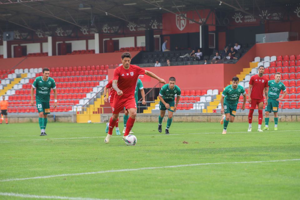 Aves SAD goleia equipa espanhola com 'póquer' de Nenê