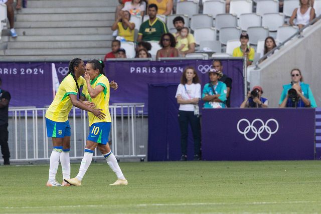 Vídeo: Marta vê vermelho naquele que pode ser o último jogo pelo Brasil
