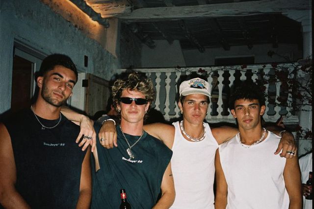 João Félix e Vinícius Jr. na mesma festa, com 'look' que está dar que falar