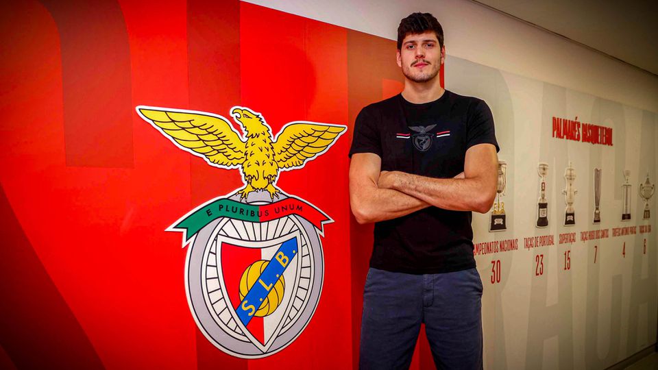 Benfica: Daniel Relvão renova por uma época