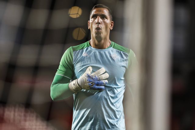 Estoril: Robles oficializado na baliza por duas temporadas