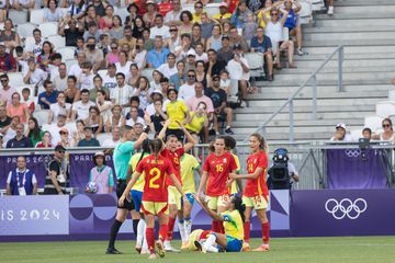 Brasil fica sem Marta, perde com a Espanha e tem de esperar