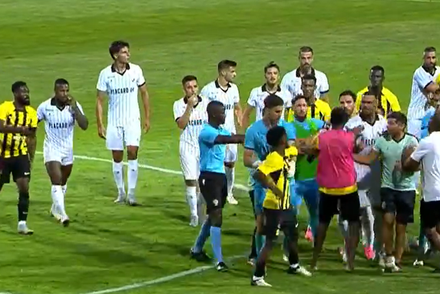 Farense-Al Ittihad termina aos 87 minutos devido a confrontos entre jogadores (vídeo)