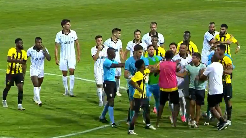 Farense-Al Ittihad termina aos 87 minutos devido a confrontos entre jogadores (vídeo)