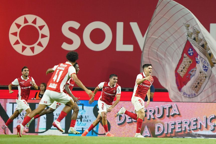 Obra de arte do camisola 39 dos guerreiros do Minho selou o apuramento para a próxima fase (Foto: Hugo Delgado/LUSA)