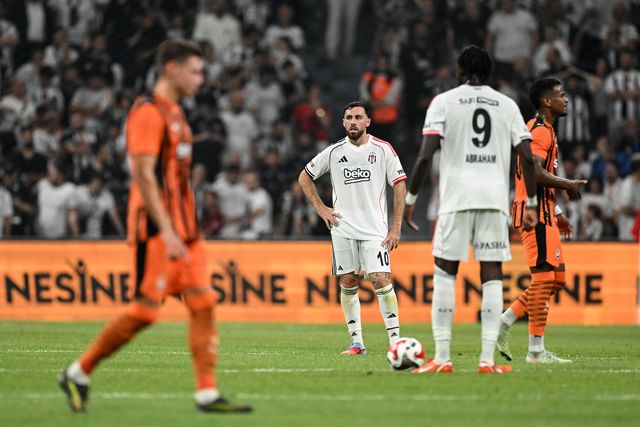 Kokçu, ex-Benfica, com a camisola do Besiktas
