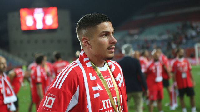 Ivanovic vestido à Benfica depois da conquista da Supertaça