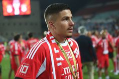 Ivanovic vestido à Benfica depois da conquista da Supertaça