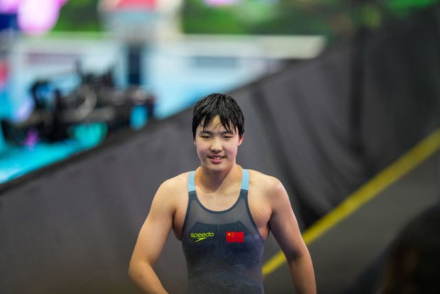 Yu Zidi, dos escorregas para fenómeno da natação mundial aos 12 anos