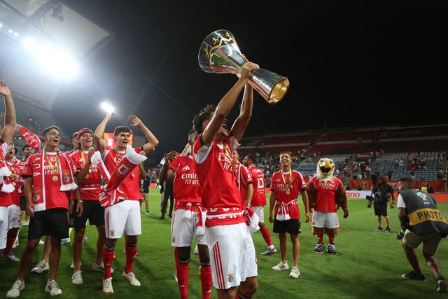 João Veloso é quem anima a festa dos adeptos do Benfica Foto: IMAGO