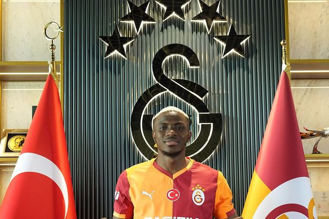 O ponta de lança nigeriano vai receber 15 milhões de euros líquidos por temporada Foto: Instagram Galatasaray