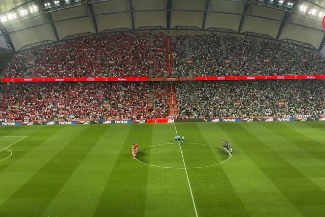 Homenagem a Diogo Jota no início do dérbi