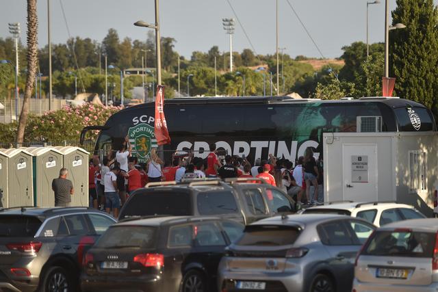 A chegada do Sporting ao palco da Supertaça (foto: Miguel Nunes)