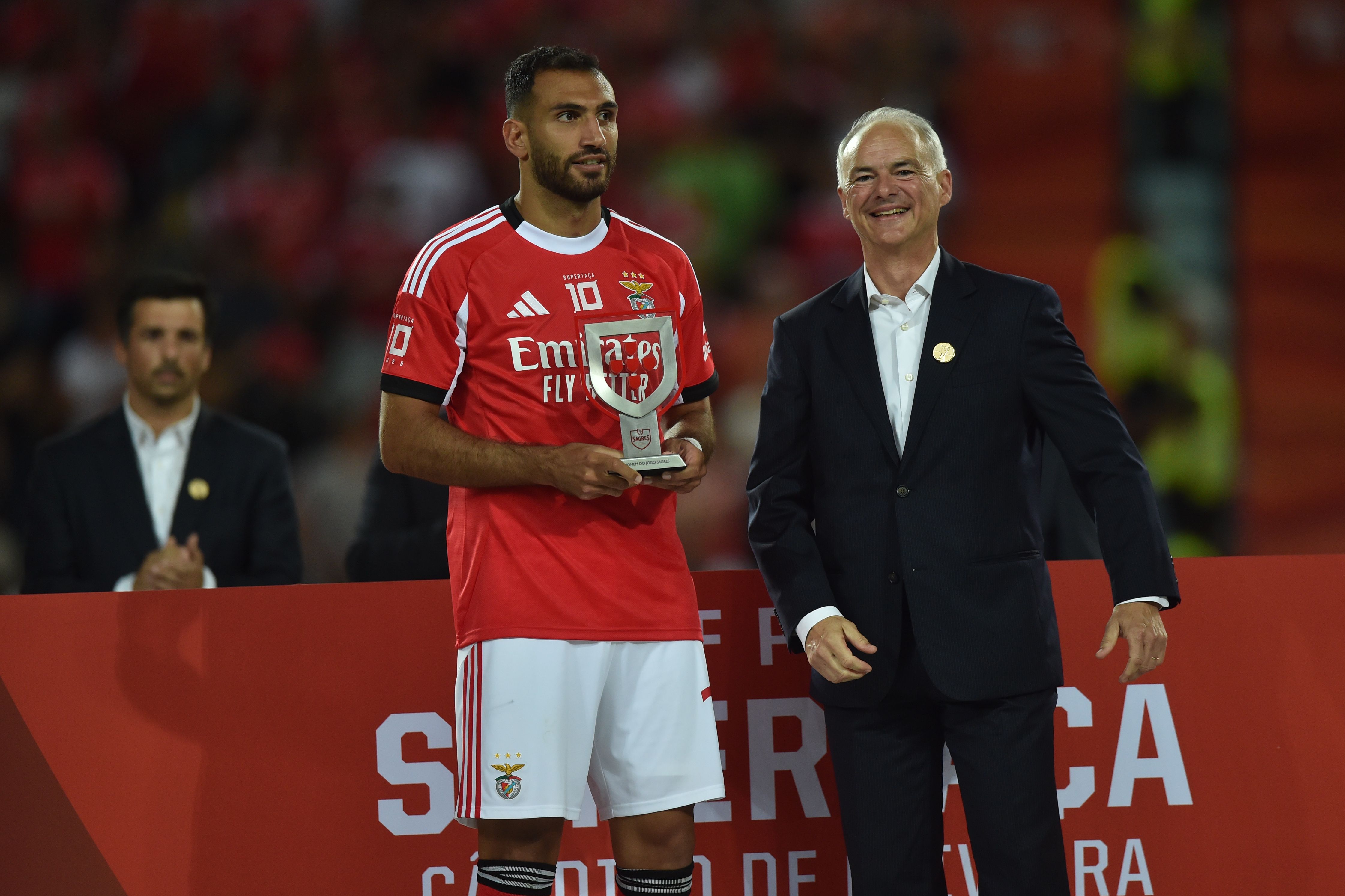 Pavlidis, autor do golo que deu a Supertaça ao Benfica, em final disputada com o Sporting, recebeu também a distinção oficial de melhor jogador em campo (foto: Miguel Nunes)