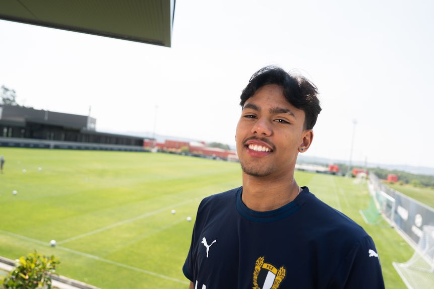 Rafael Venâncio é a mais recente opção do técnico Hugo Oliveira para o eixo da retaguarda (Foto: Famalicão)