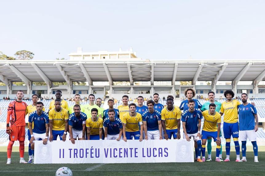 Equipas de Estoril e Belenenses Foto: Belenenses