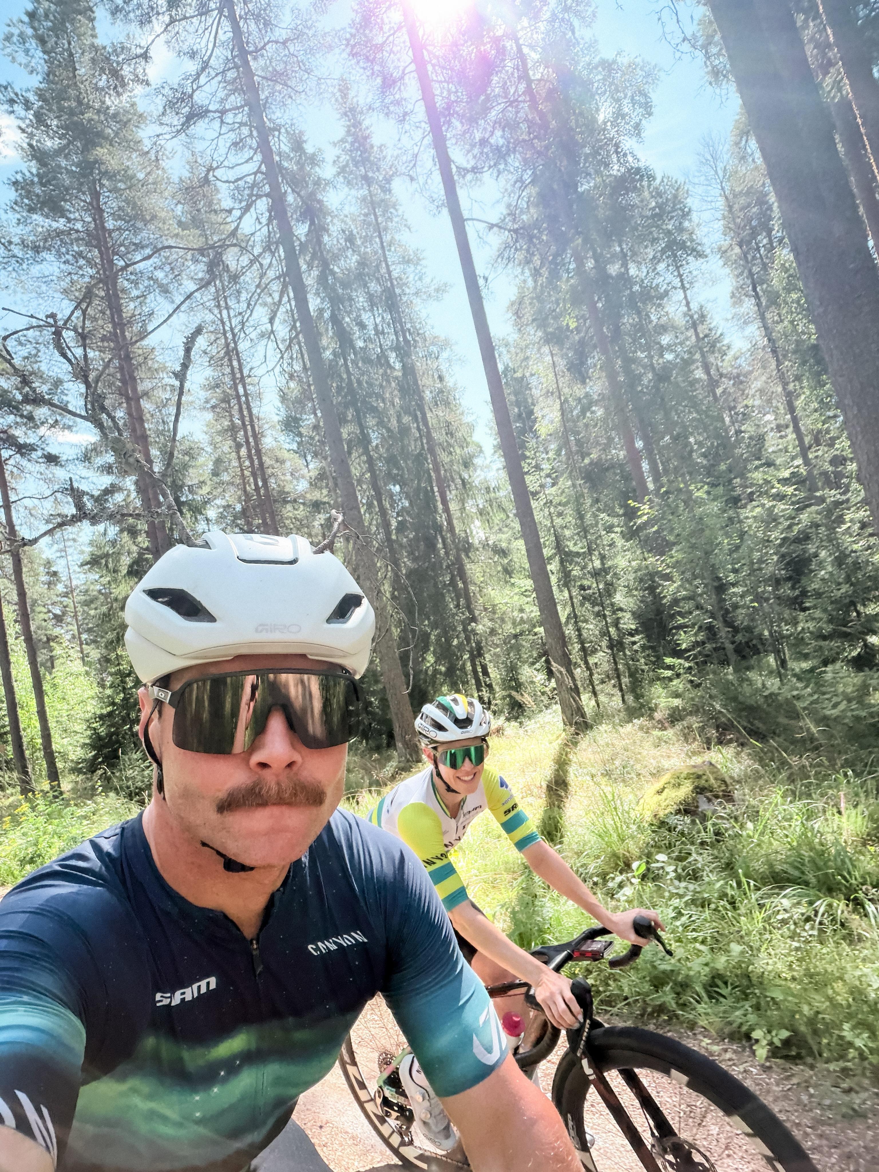 Valtteri Bottas goza férias na Finlândia com a mulher, a ciclista Tiffany Cromwell - Foto: Valtteri Bottas/Instagram