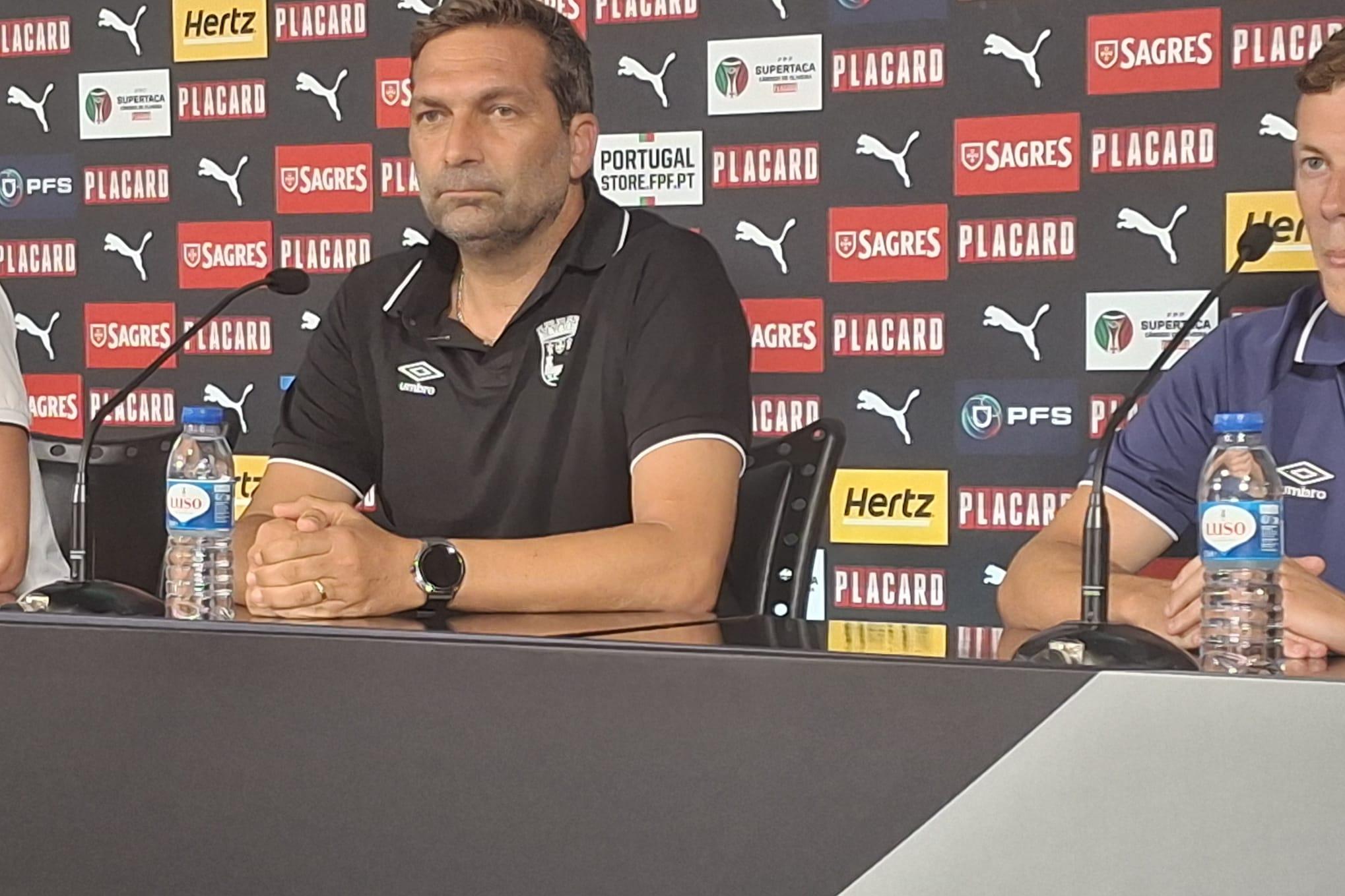 Luís Tralhão, treinador do Torreense, em conferência de imprensa em Coimbra - Foto: D.R.