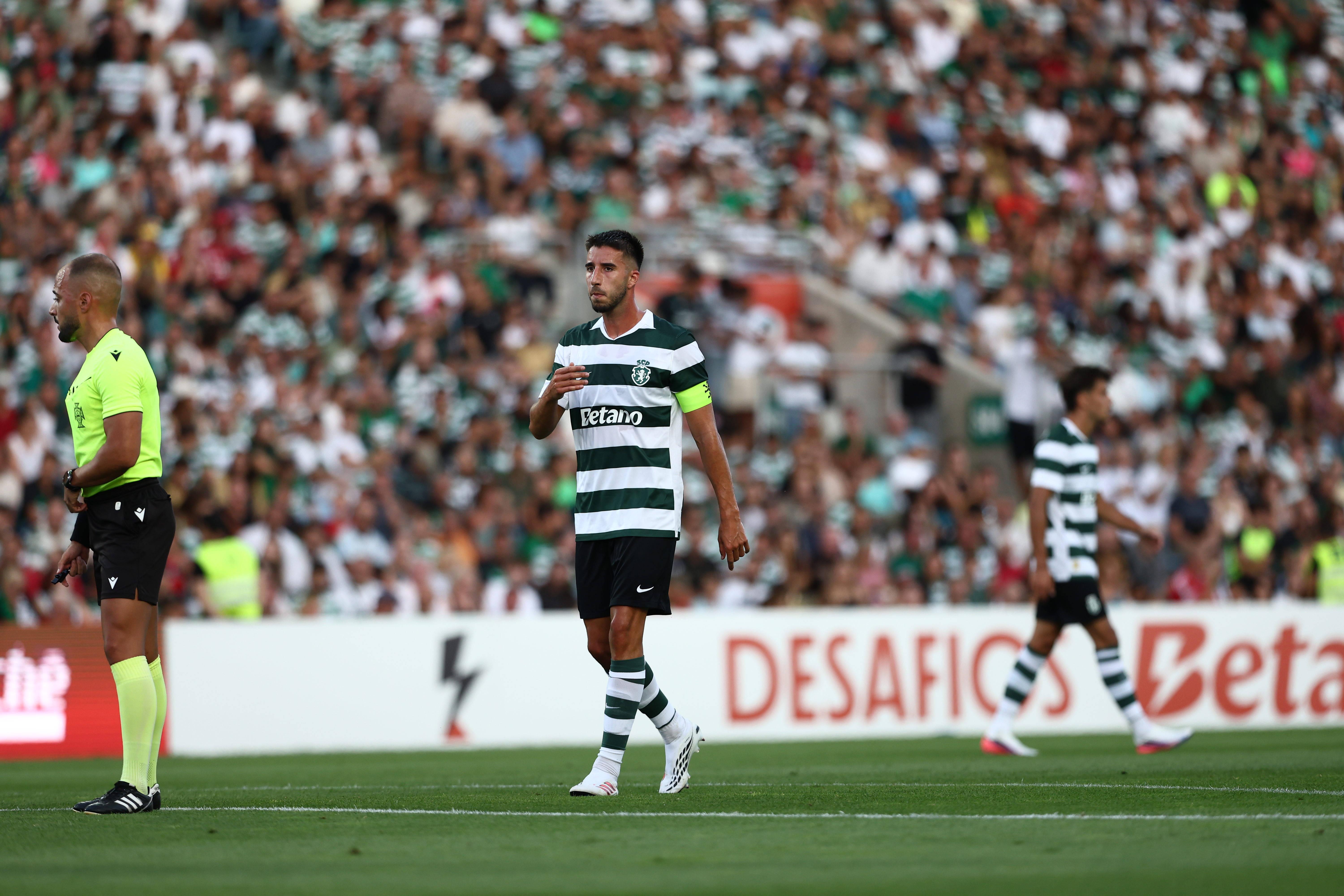 Gonçalo Inácio, novo capitão do Sporting, no eixo da defesa