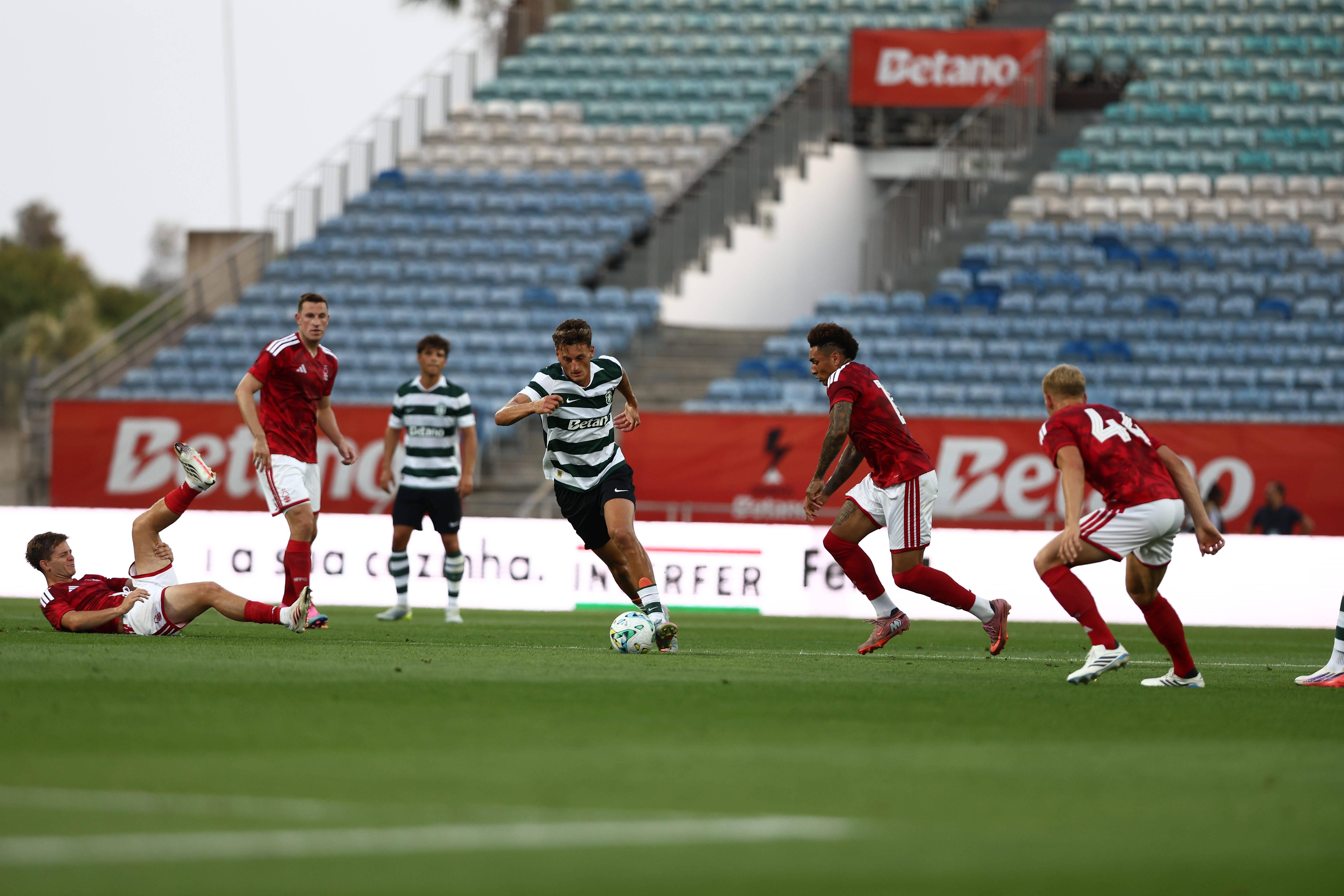 Silas Andersen no Sporting-Nottingham Forest - Foto: Imago