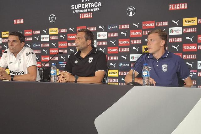 Luís Tralhão, treinador do Torreense, em conferência de imprensa em Coimbra