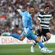 Fotis Ioannidis a pressionar Sels no Sporting-Nottingham Forest - Foto: Imago