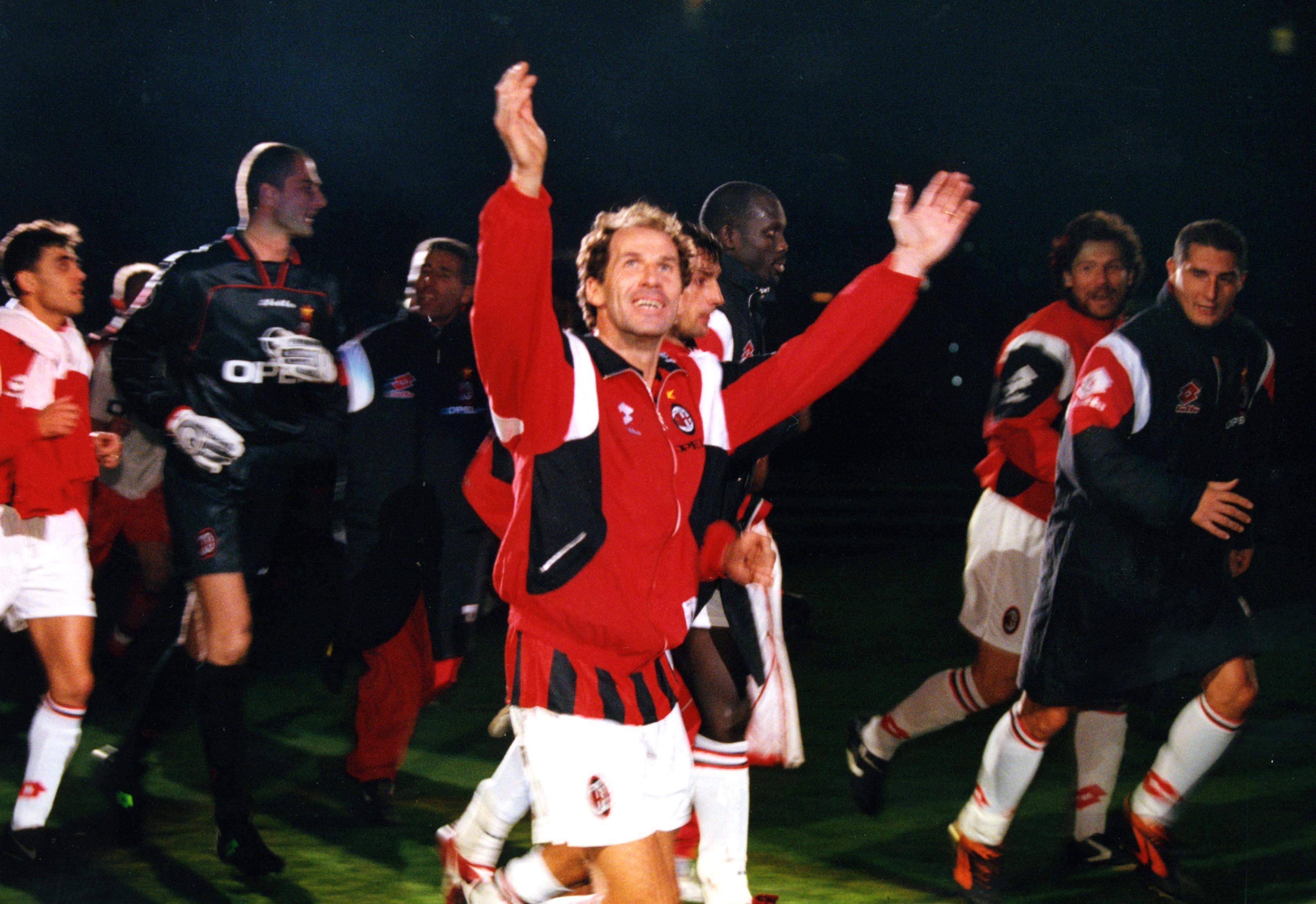 Franco Baresi fez o jogo de despedida do Milan, ao fim de 20 anos como jogador do clube - Foto: A BOLA