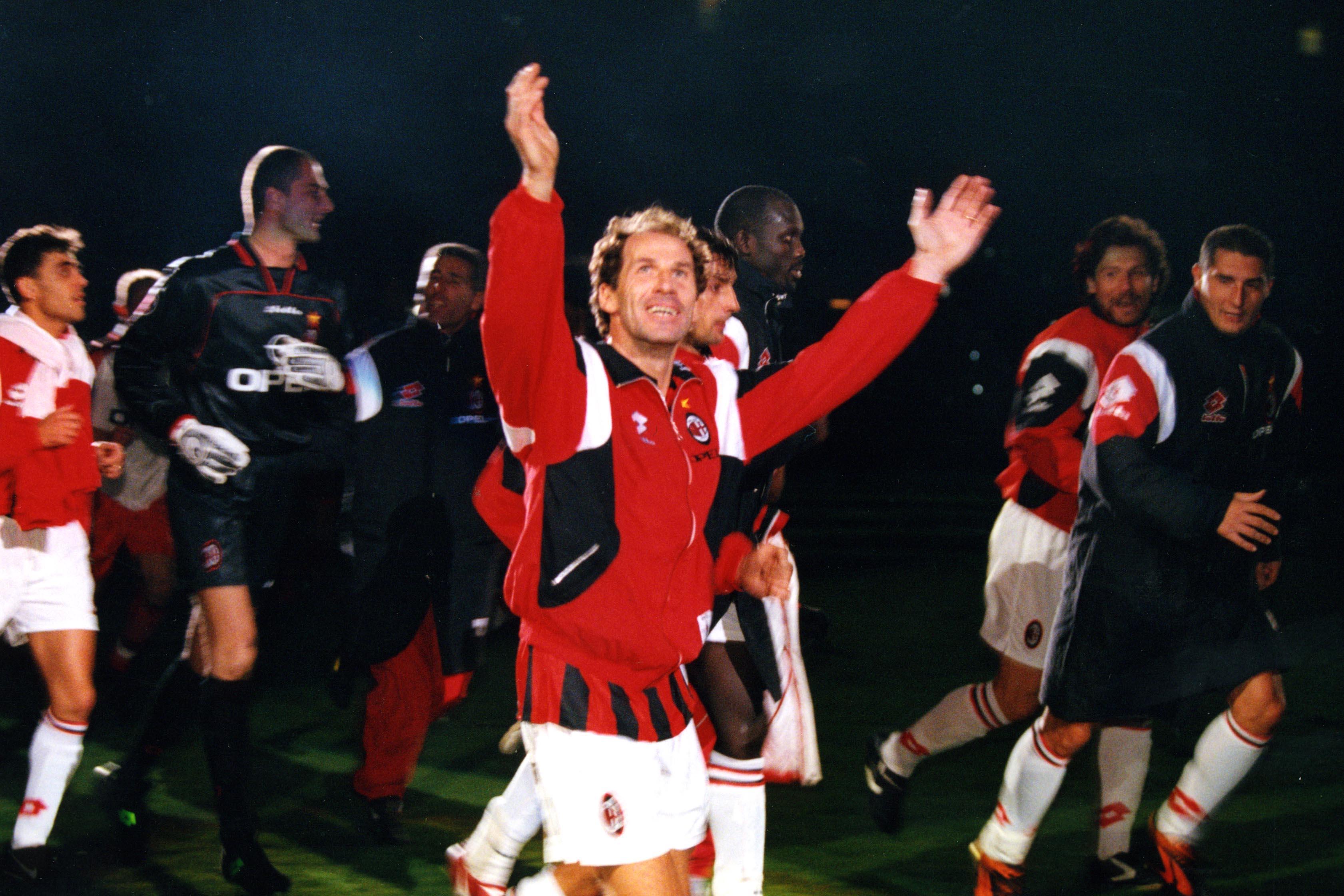 Franco Baresi fez o jogo de despedida do Milan, ao fim de 20 anos como jogador do clube - Foto: A BOLA