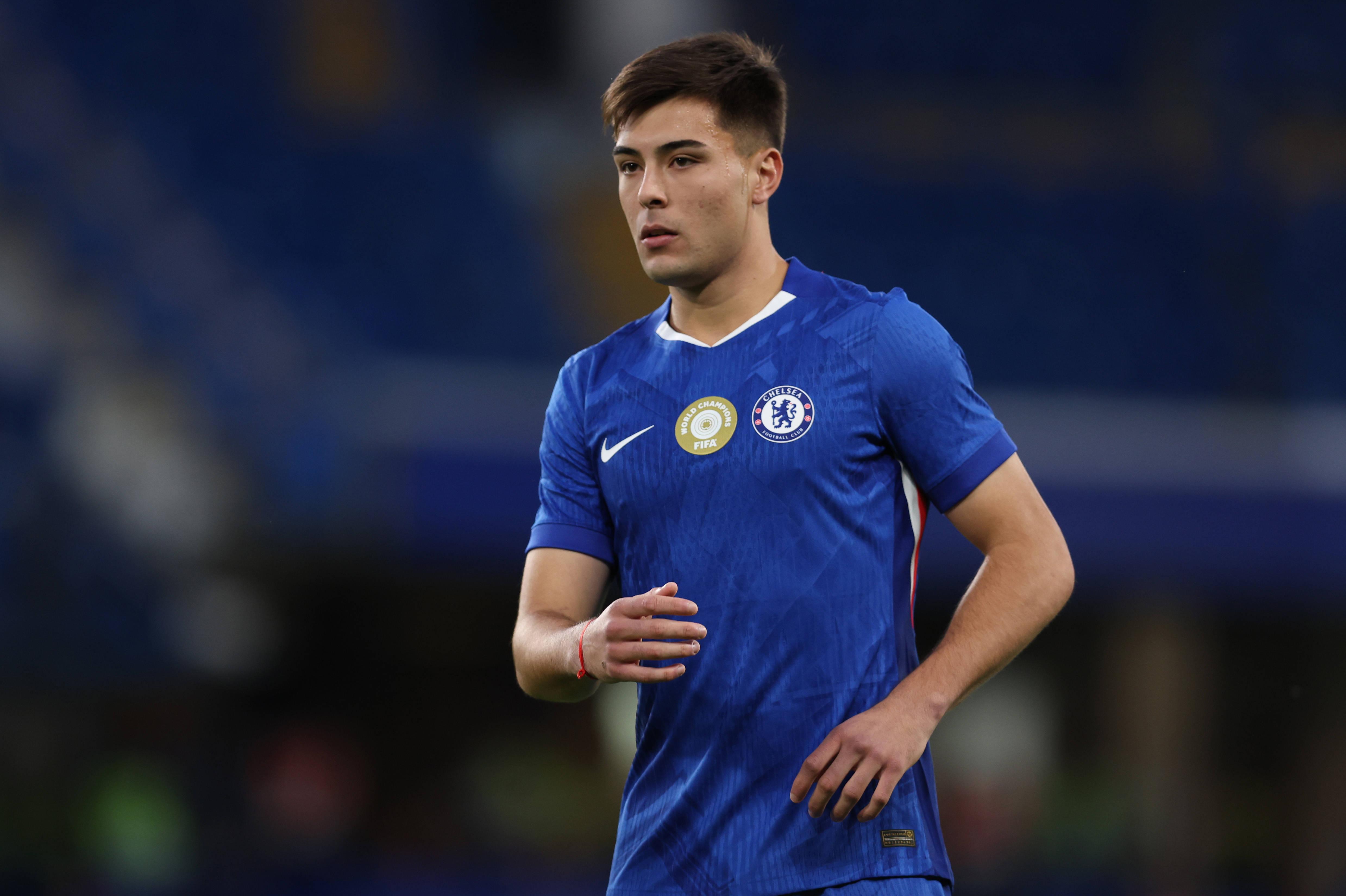 Aarón Anselmino, jovem de 21 anos, custou 16,5 milhões de euros ao Chelsea em 2024, do Boca Juniors, foi emprestado ao Dortmund e Estrasburgo - Foto: Imago