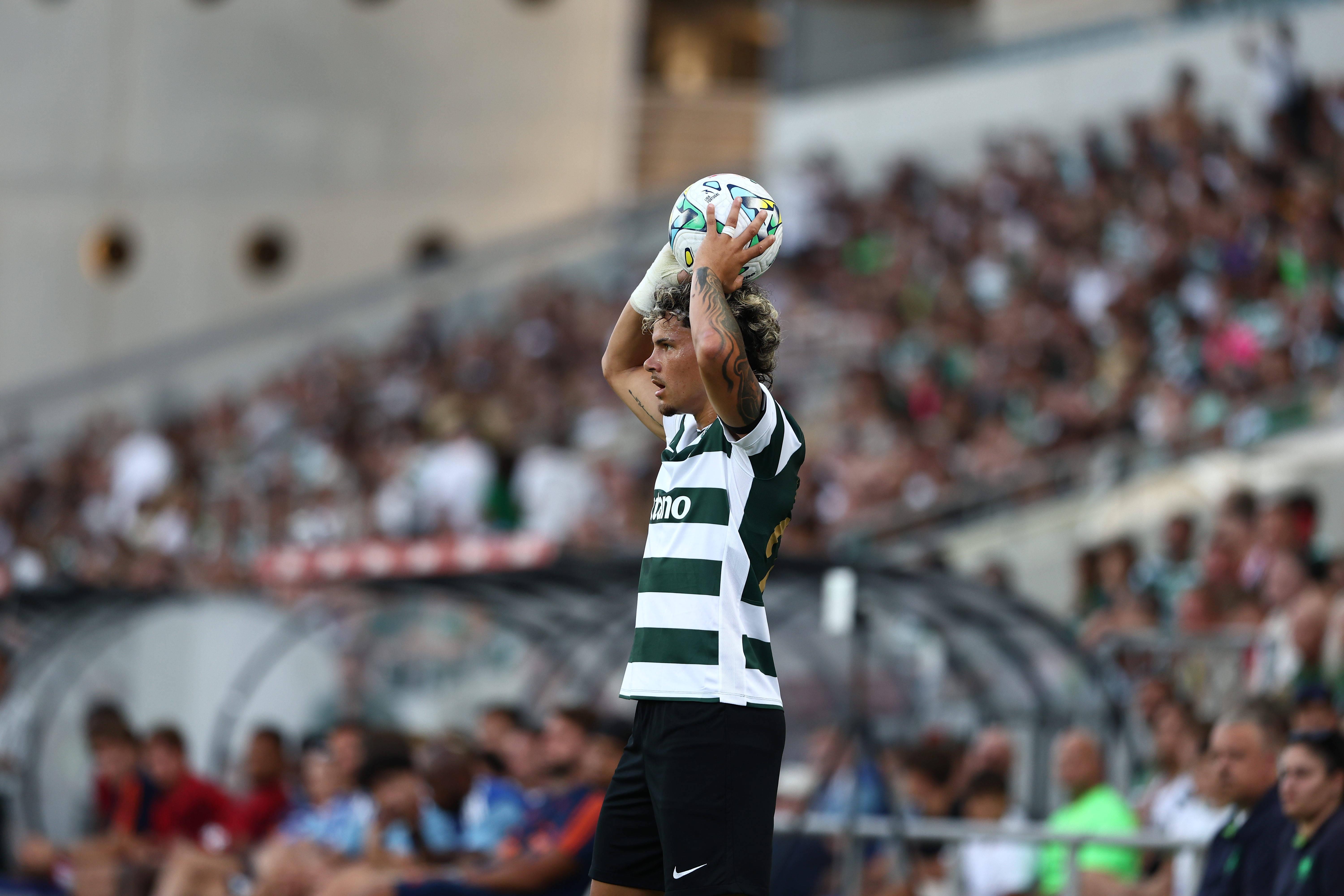 Maxi Araújo no Sporting-Nottingham Forest - Foto: Imago