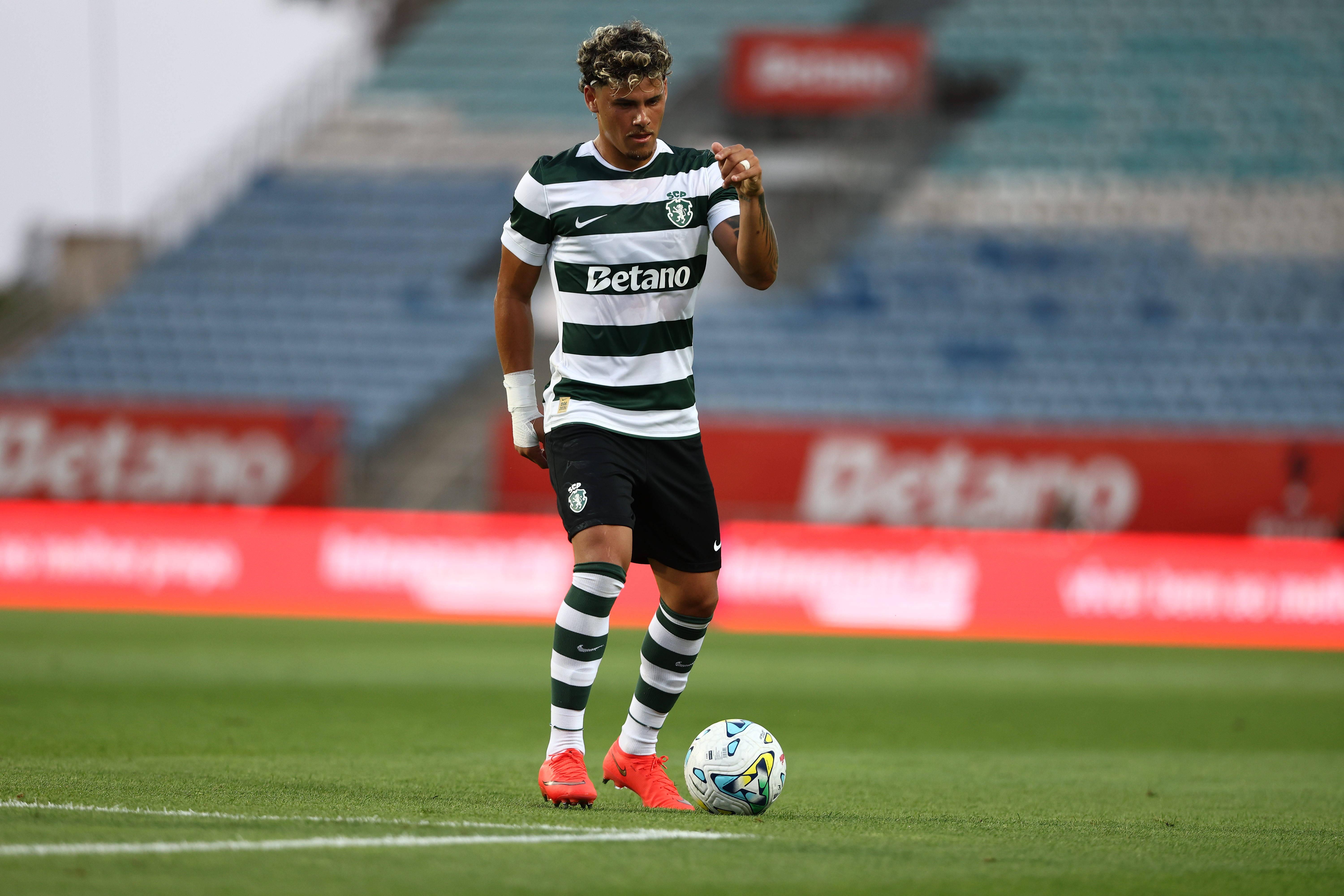 Maxi Araújo no Sporting-Nottingham Forest - Foto: Imago