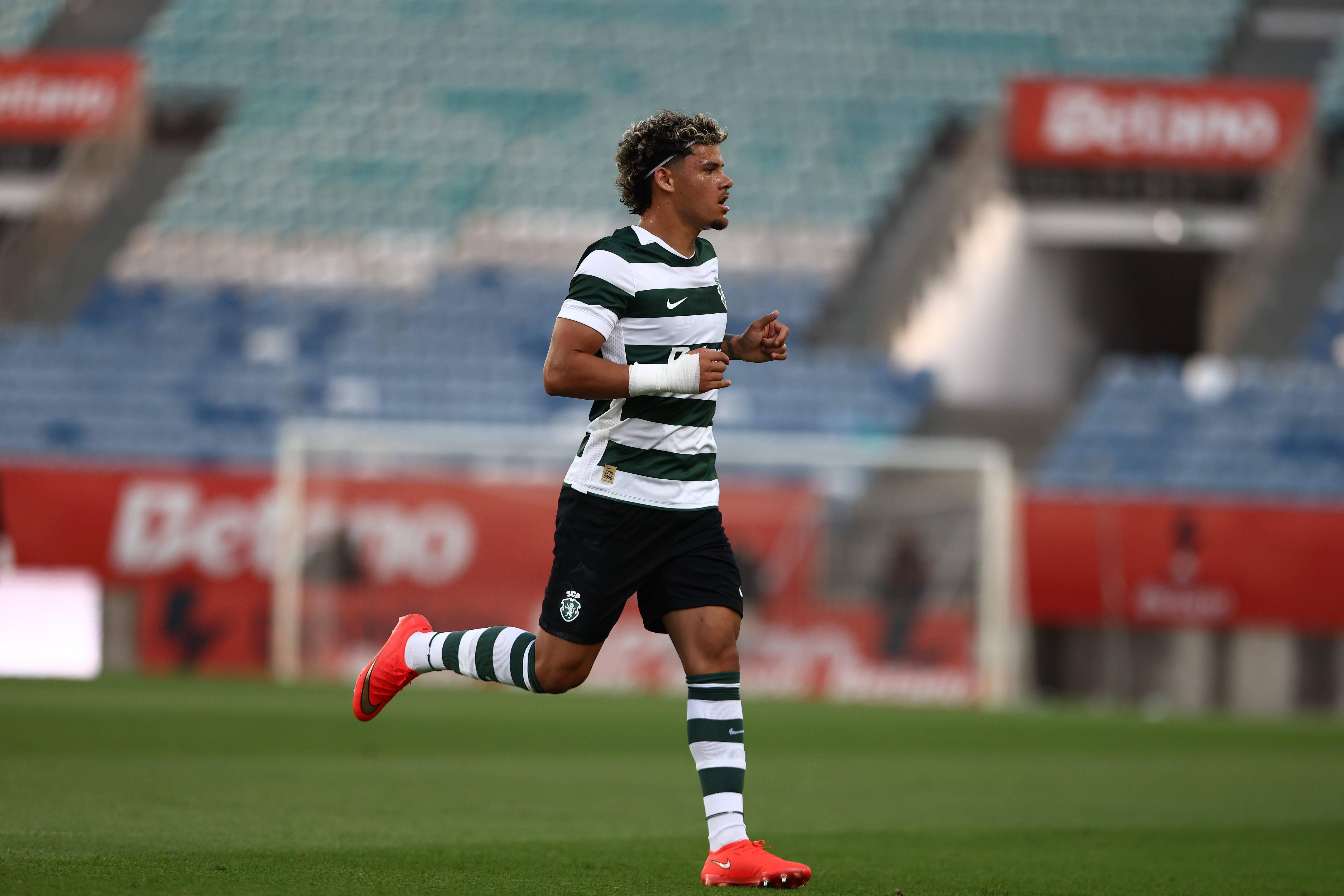Maxi Araújo no Sporting-Nottingham Forest - Foto: Imago