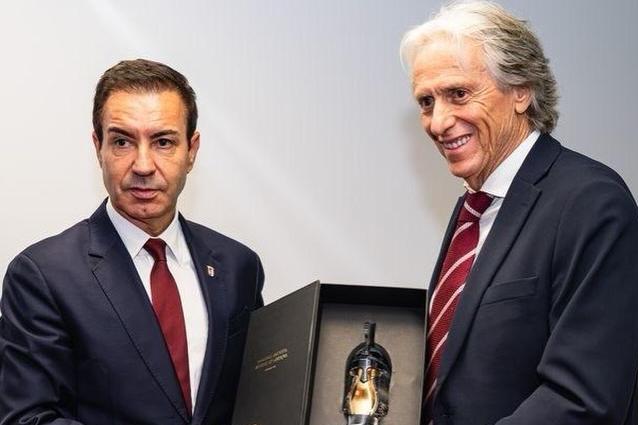 António Salvador entrega Guerreiro de Cristal a Jorge Jesus
