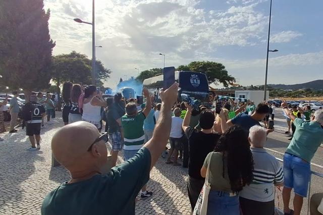 Sporting é recebido em festa pelos adeptos no Algarve