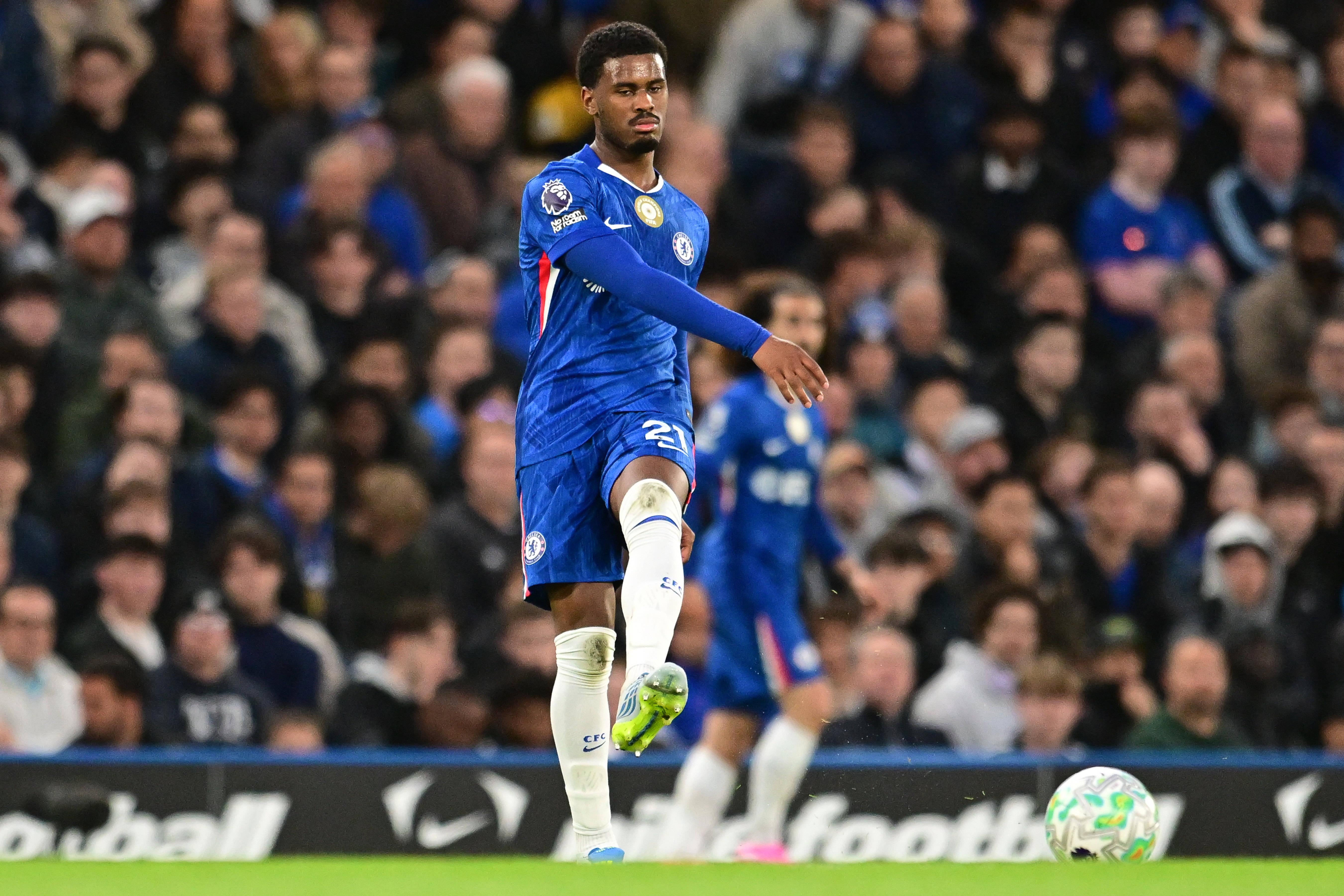 Jorrel Hato, lateral-esquerdo de origem que pode jogar a central, custou 44,18 milhões de euros ao Chelsea, do Ajax, há um ano - Foto: Imago