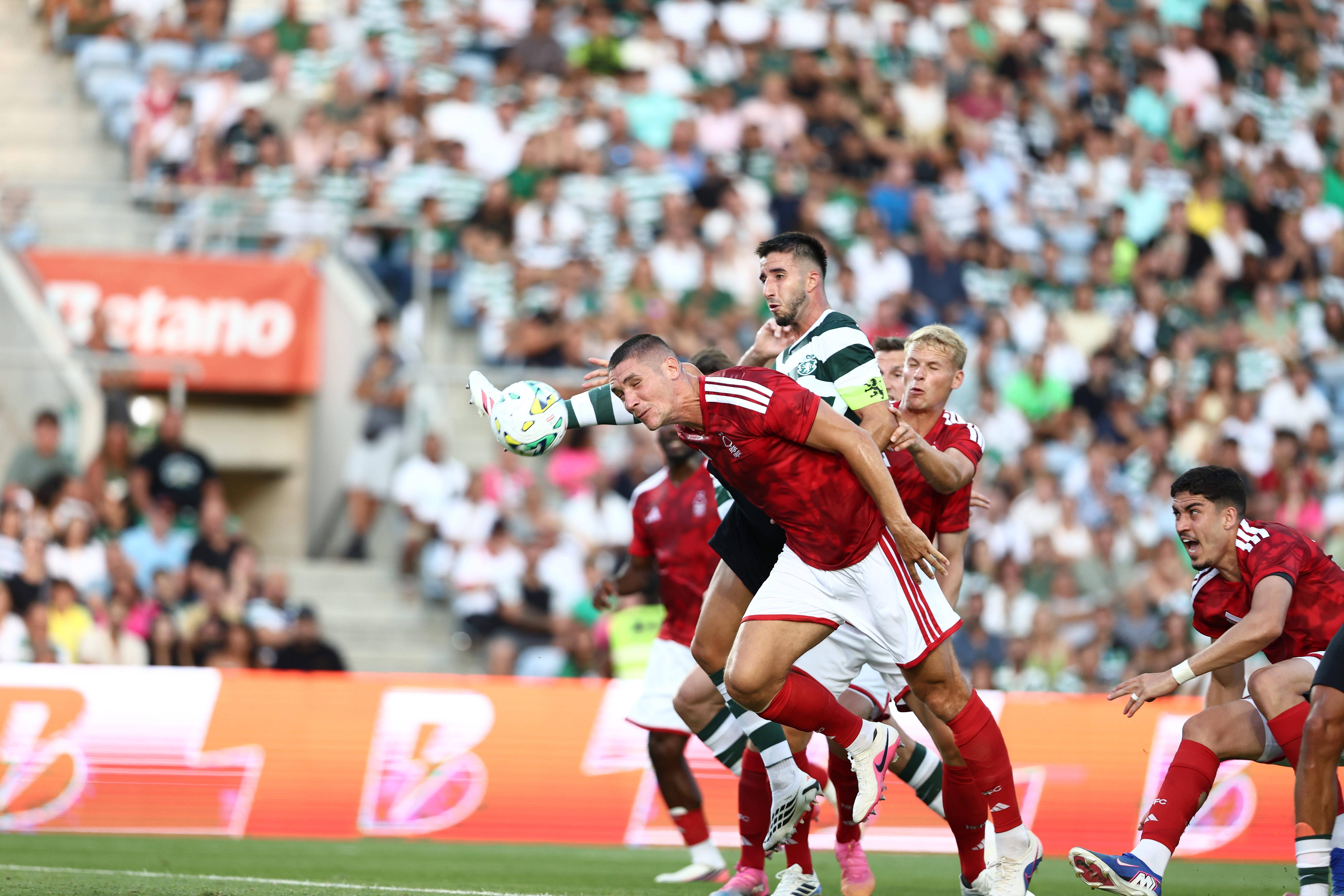 Gonçalo Inácio perto do bis no Sporting-Nottingham Forest - Foto: Imago
