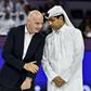 Nasser Al Khelaifi, presidente do PSG, com Gianni Infantino, presidente da FIFA, em Doha, Qatar
