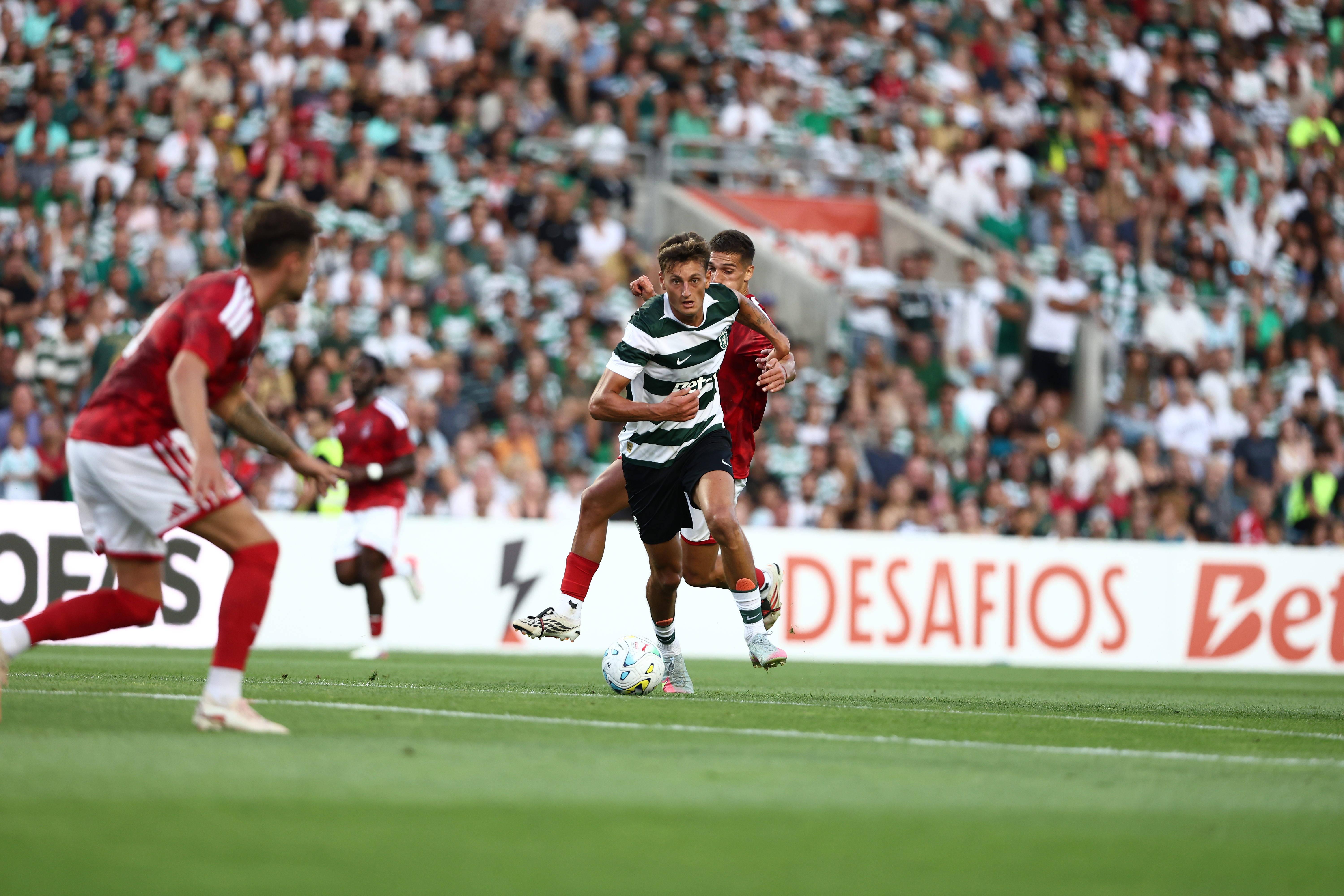 Silas Andersen no Sporting-Nottingham Forest - Foto: Imago